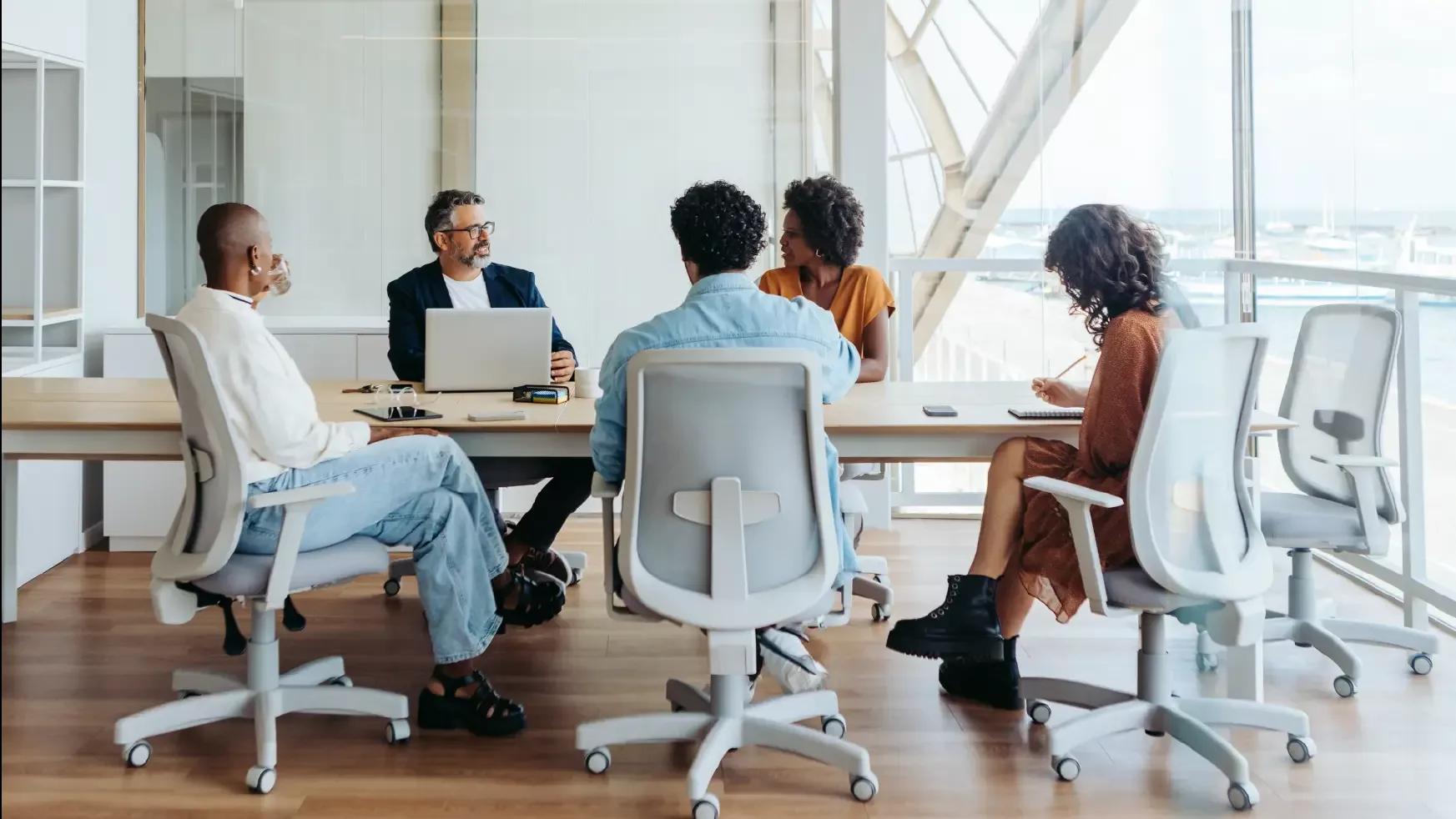 Group of Kyriba employees discussing tresury